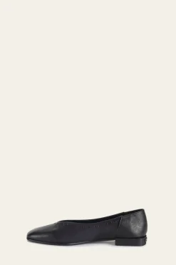 Claire Flat